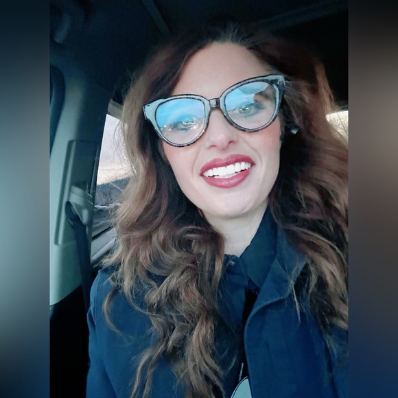 Meet your Posher, Jordan!! Who loves shopping and finding great deals! - Picture 4 of 7